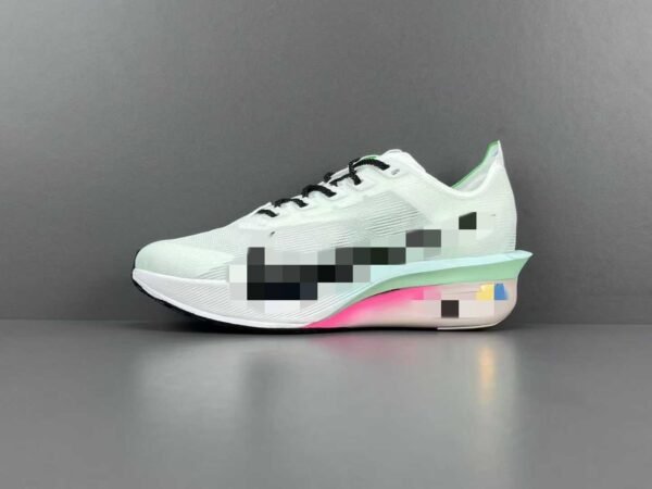 1 NKpt VAPORFLY 4 Simple, versatile, comfortable and casual. Made of soft fabric for shock absorption. Low-top running shoes.